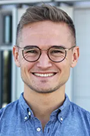 Portrait photo of Bruno Leipold